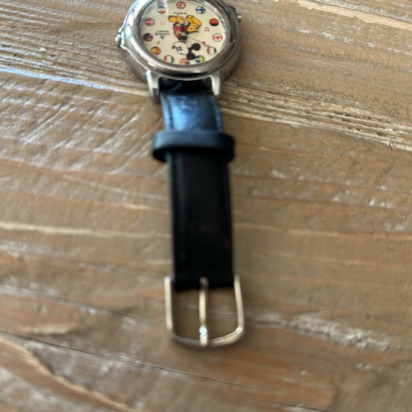 Vintage Mickey Mouse Lorus Flags Of The World Disney Watch - Picture 12 of 14